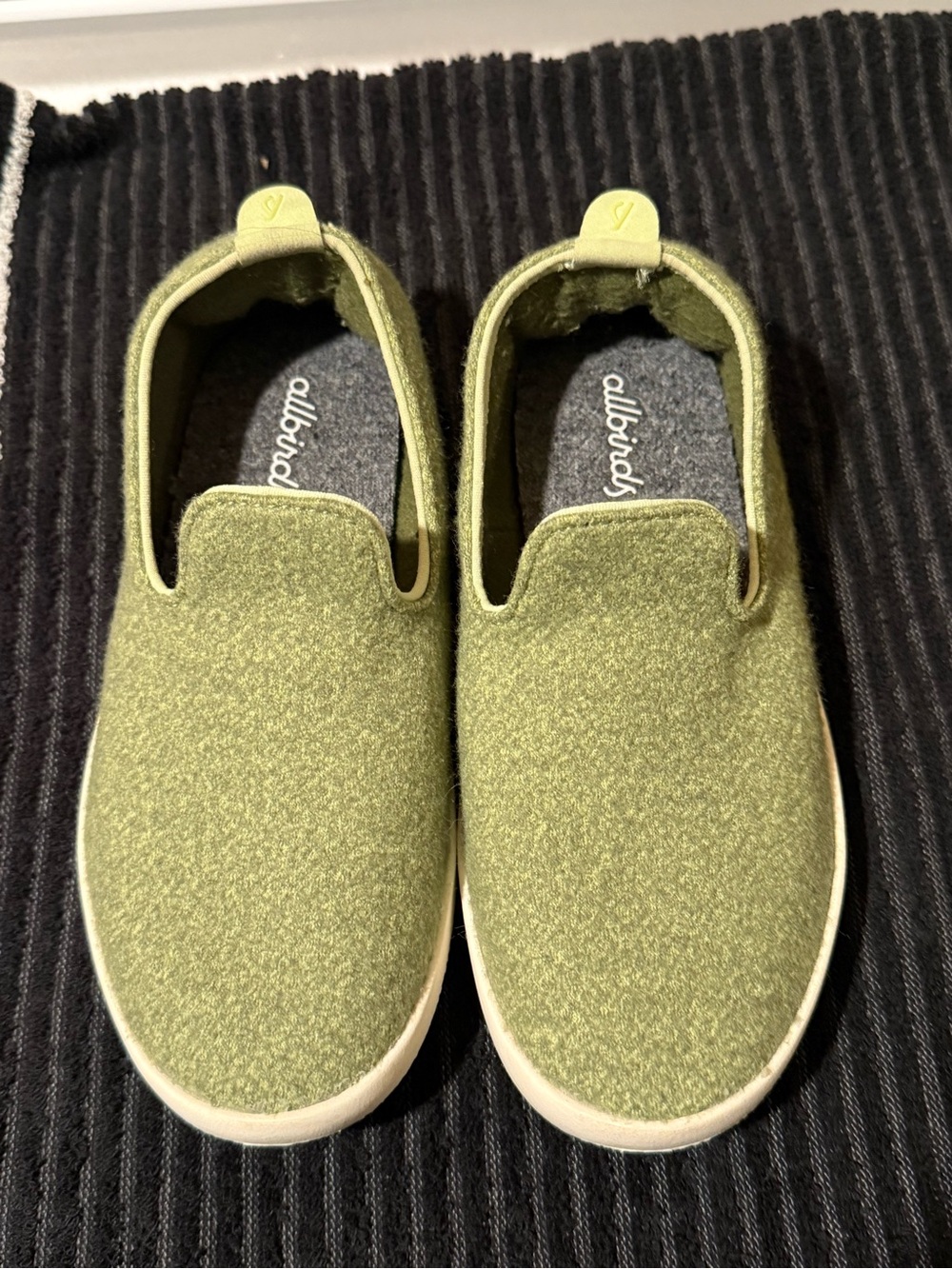 allbirds Kids Green Slip-On Wool Slippers. Y1